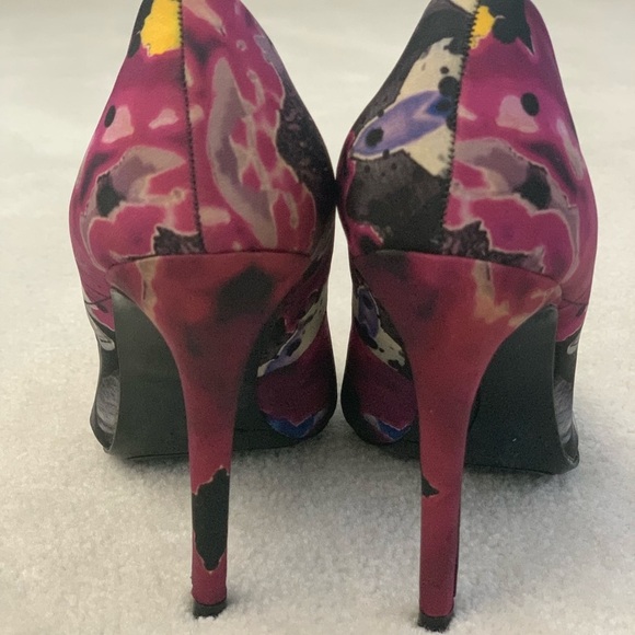 Nine West Multicolor Floral Heels, Size 5 W, pink purple grey pointy high heels - Picture 13 of 16